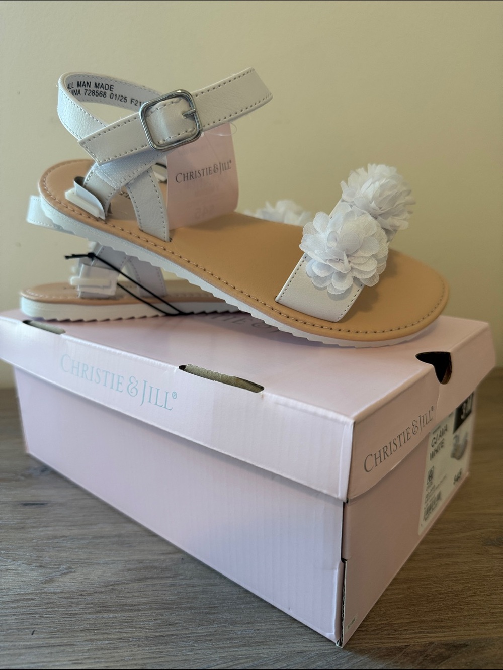 NWT Christie & Jill Girls' White Floral Ankle-Strap Sandals